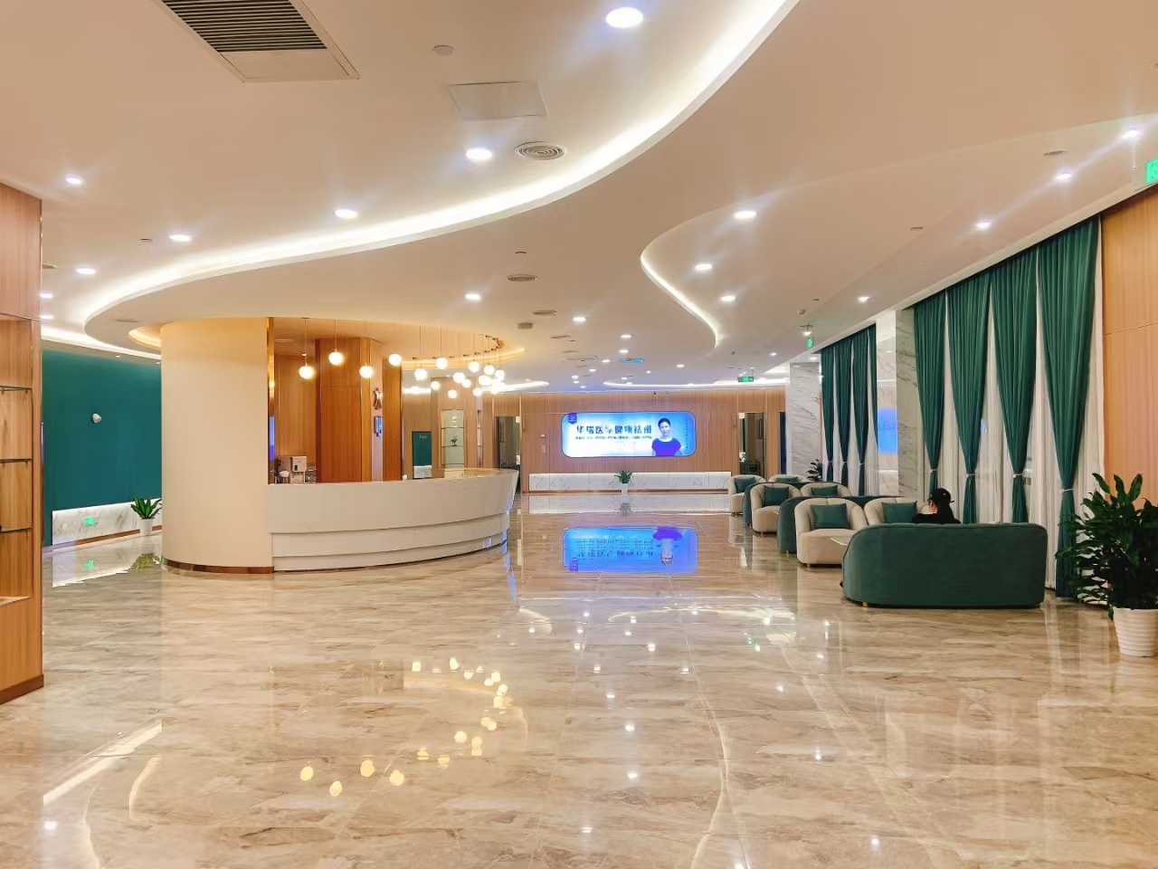 Nanchang Huarui Hospital · Reception hall